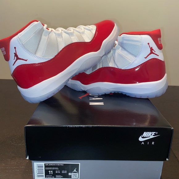Jordan 11 cherry - Picture 2 of 5